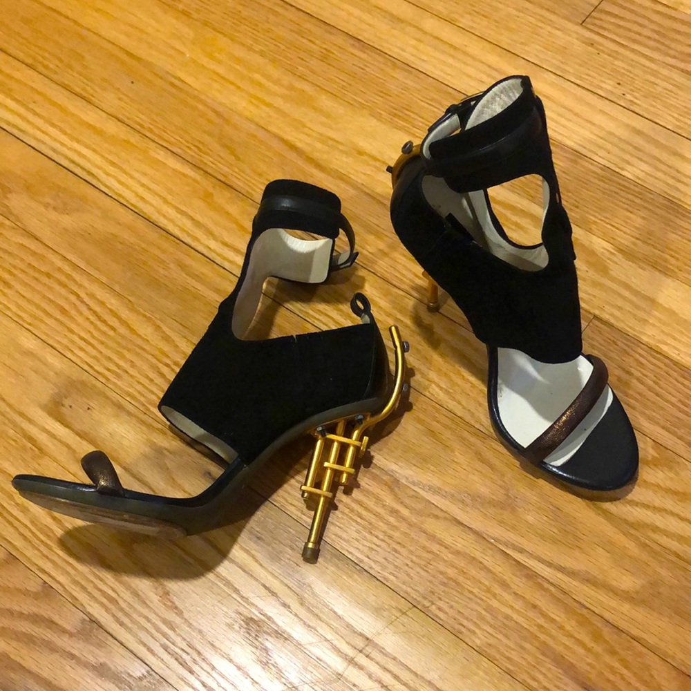 Gianfranco Ferre Rare Black Leather with handmade Heels , made in Italy.